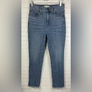 Madewell Women's The Perfect Vintage Denim medium wash jean. Raw hem size 28
